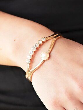 Paparazzi Jewelry Accessories - Palace Prize - Gold Bracelet - Vintage